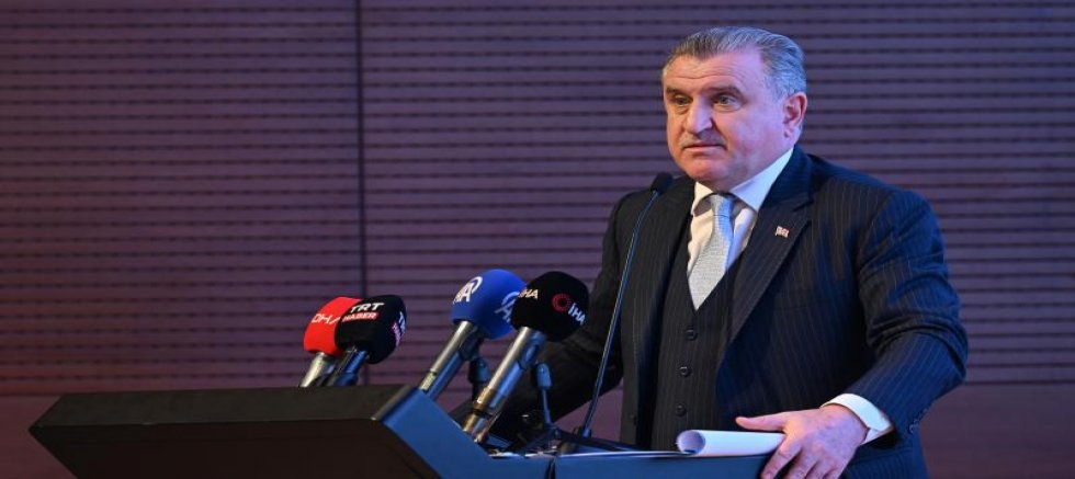 Bakan Bak: 2030 yılına kadar 100 bin yapay zeka girişimcisi yetiştirmeyi hedefliyoruz