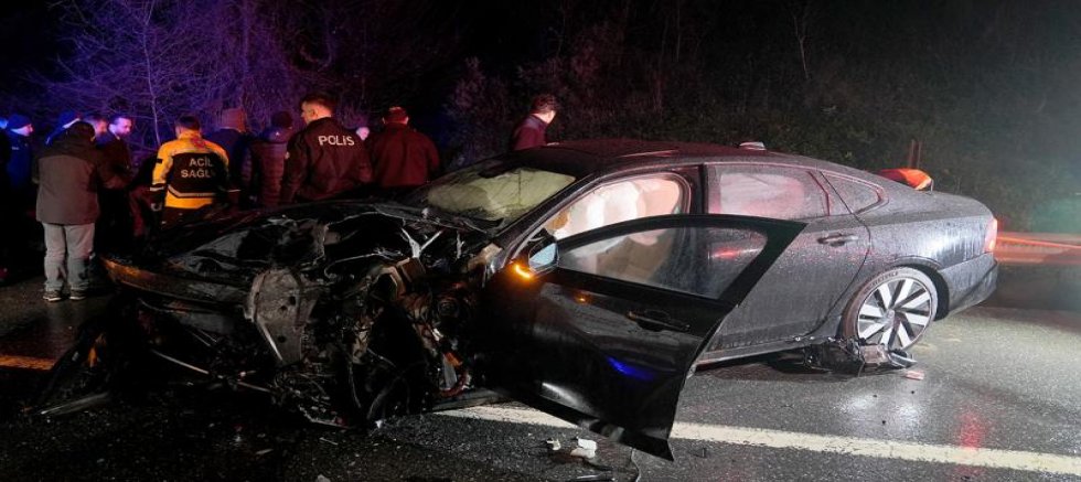 Beykoz’da otomobil ile ticari araç çarpıştı: 1 ölü, 5 yaralı