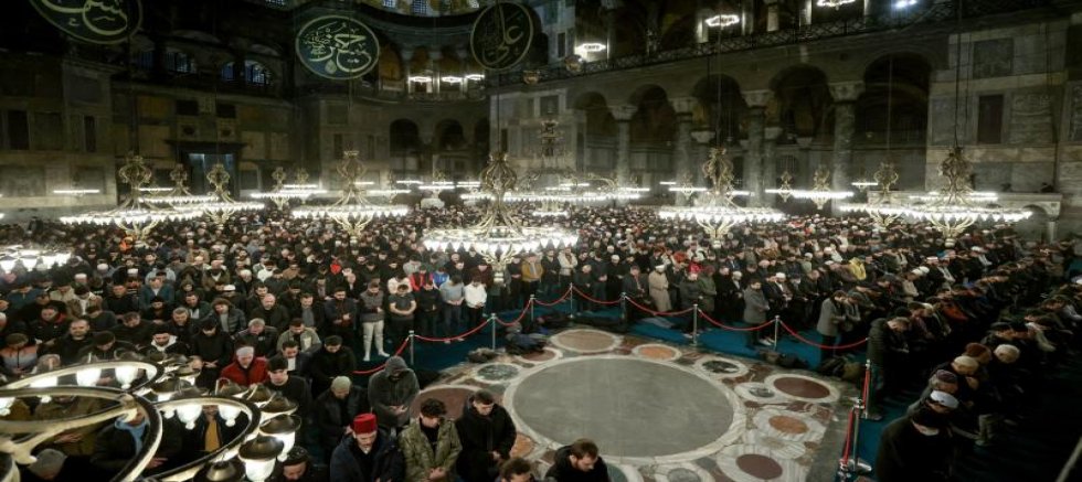 Camilerde ilk teravih coşkusu yarın