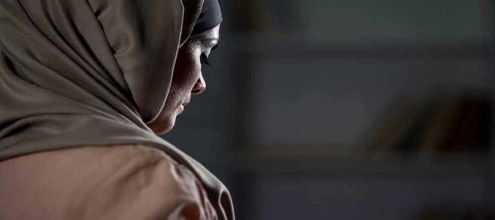 Fransa’da başörtülü siyasetçi, kendisine yönelik nefret söylemleri üzerine şikayette bulundu