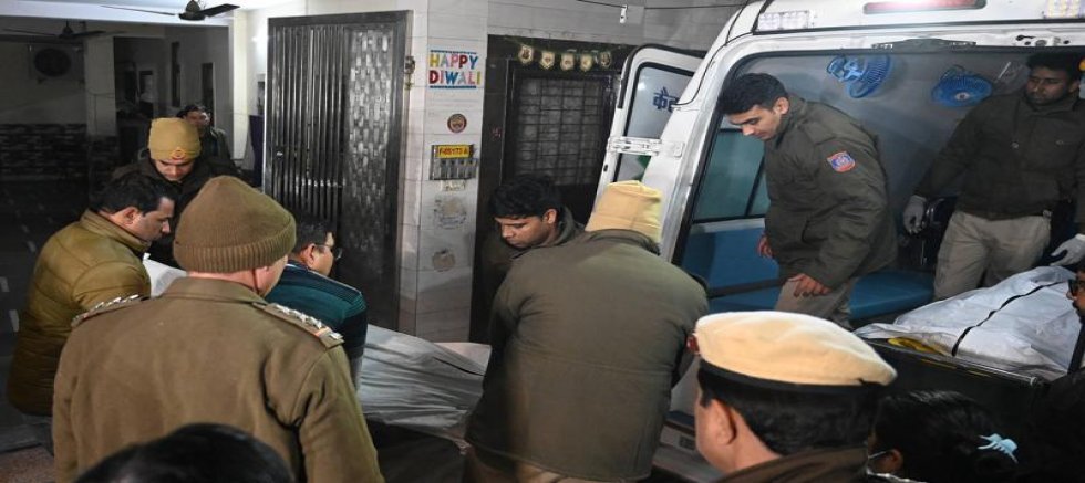 Hindistan'da ambulans uçağın düşmesi sonucu 7 kişi öldü