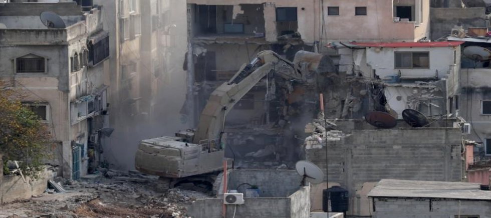 İşgalci İsrail ordusu, Batı Şeria'da Filistinlilere ait 2 evi yıktı