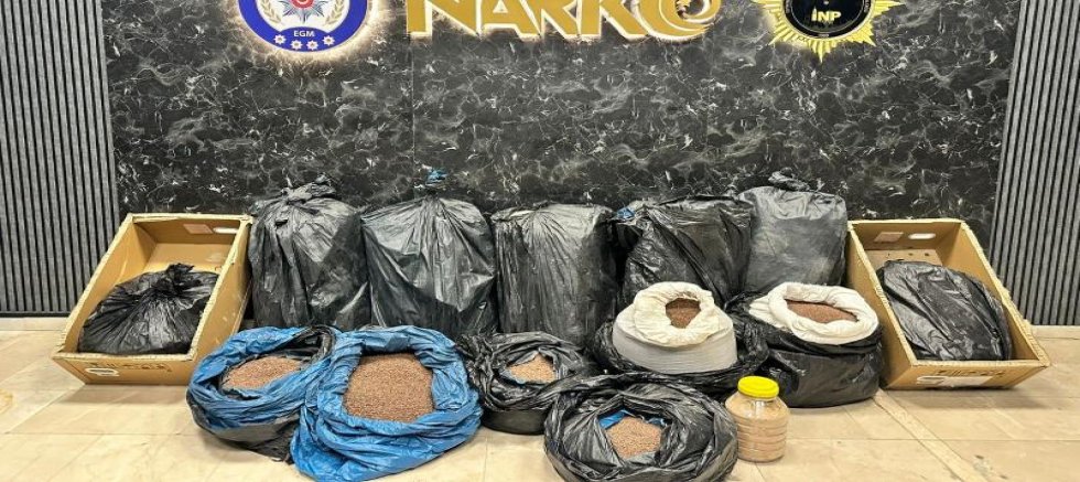 İstanbul'da kahveye emdirilmiş 370 kilo uyuşturucu ele geçirildi