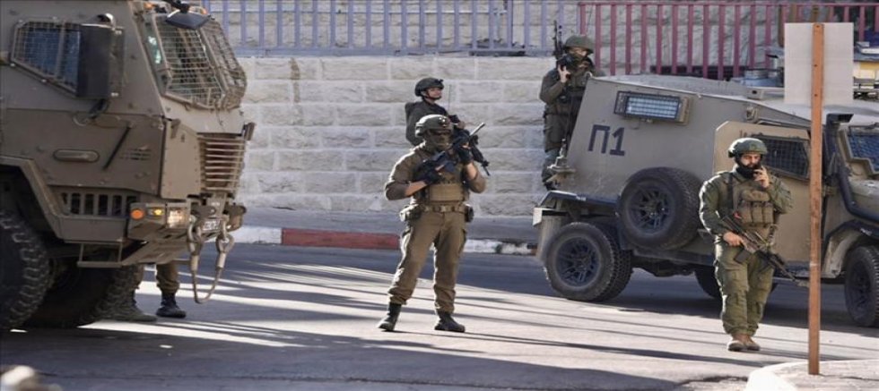 Katil İsrail askerlerinin açtığı ateş sonucu 4 Filistinli yaralandı