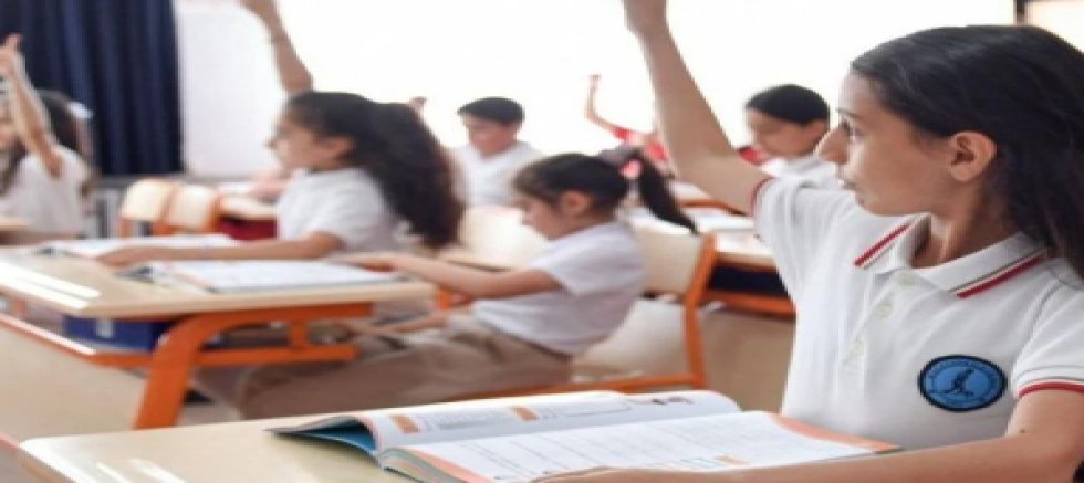 Okullarda serbest kıyafet kalkıyor, yeniden forma geliyor