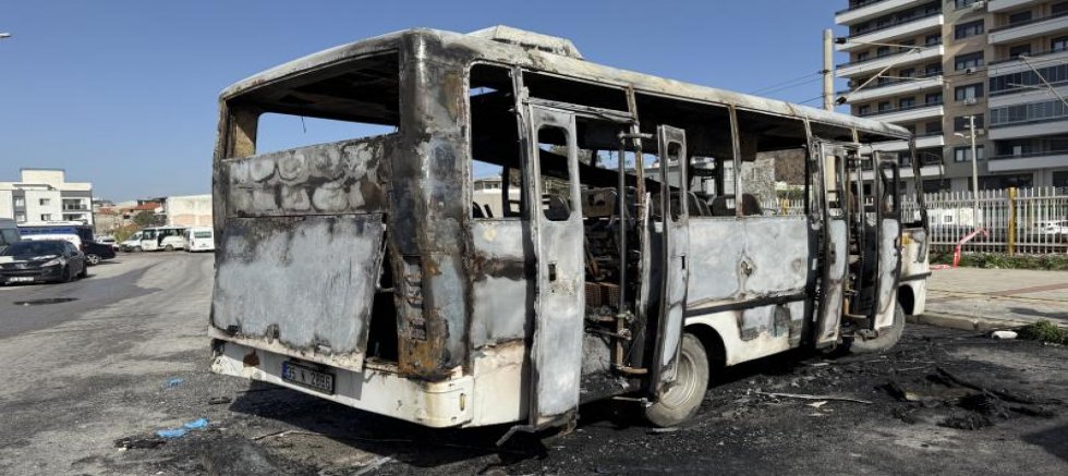 Park halindeki midibüste yangın faciası: 16 yaşındaki çocuk öldü