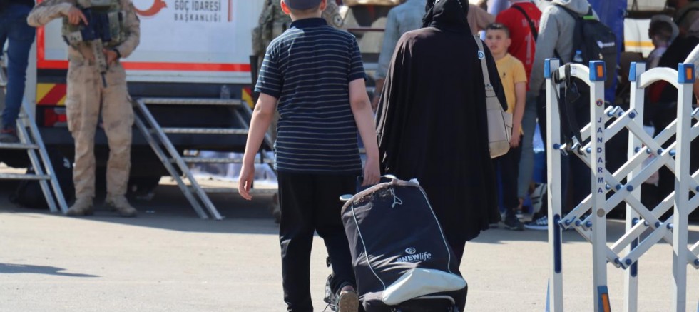 Okulların kapanmasıyla Suriyelilerin ülkelerine dönüşleri yoğunlaştı