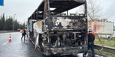 Anadolu Otoyolu'nda yolcu otobüsü alevlere teslim oldu