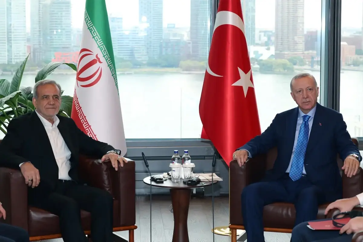 Cumhurbaşkanı Erdoğan'dan kritik temas! İran Cumhurbaşkanı ile görüştü
