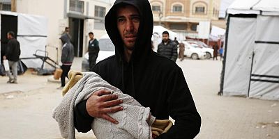 Gazze'de insanlık donuyor: 10 çocuk soğuktan can verdi