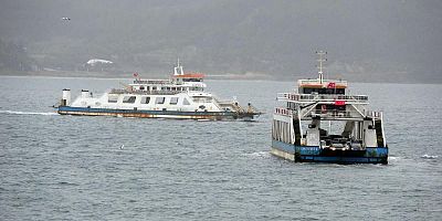 Gökçeada ve Bozcaada feribot seferlerine fırtına engeli
