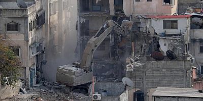 İşgalci İsrail ordusu, Batı Şeria'da Filistinlilere ait 2 evi yıktı