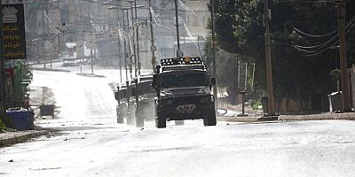 İşgalci İsrail ordusu, Batı Şeria'daki baskınlarda bir kişiyi yaraladı, 35 kişiyi gözaltına aldı