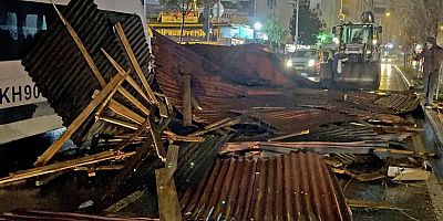 İstanbul'da fırtına hayatı olumsuz etkiledi