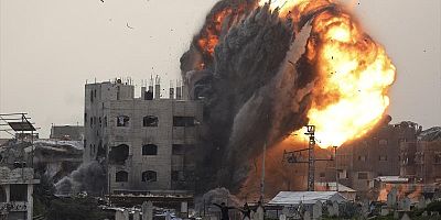 Katil İsrail ateşkesi ihlal ederek Gazze'nin çeşitli bölgelerini bombalamayı sürdürüyor