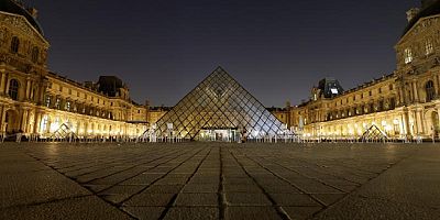Macron, Louvre Müzesi'nin başına yeni bir isim atadı