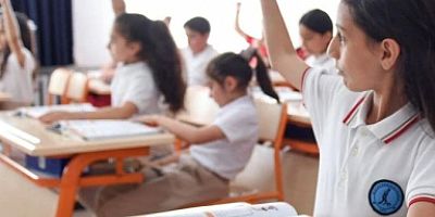 Okullarda serbest kıyafet kalkıyor, yeniden forma geliyor