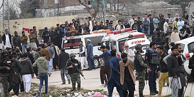 Pakistan'daki camide cuma namazı sırasında düzenlenen saldırıda ölü sayısı 38'e çıktı