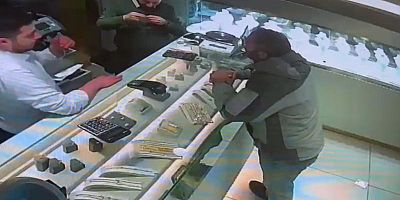 Sahte altın kolyeyle kuyumcuyu dolandırdı, gerçek Kapalıçarşı'da ortaya çıktı