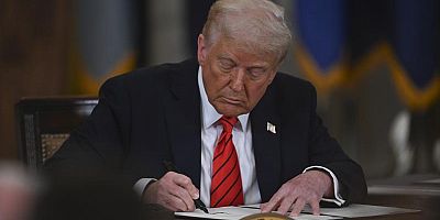 Trump'ın yeni küresel gümrük vergisi yüzde 10 oranıyla yürürlüğe girdi